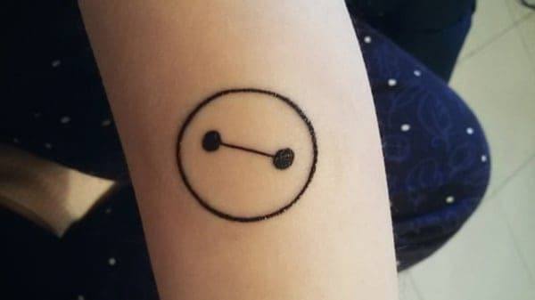Tetovaža u obliku gumba u obliku kruga