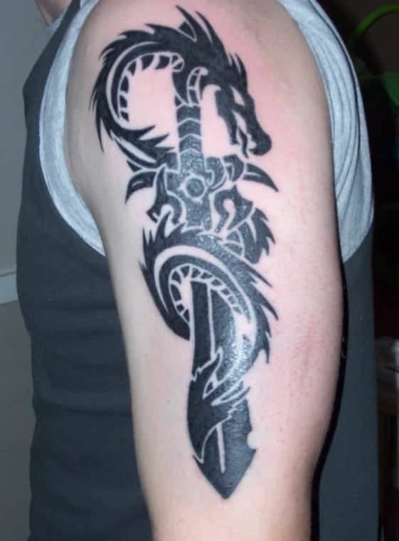 Mač i zmaj tetovaža