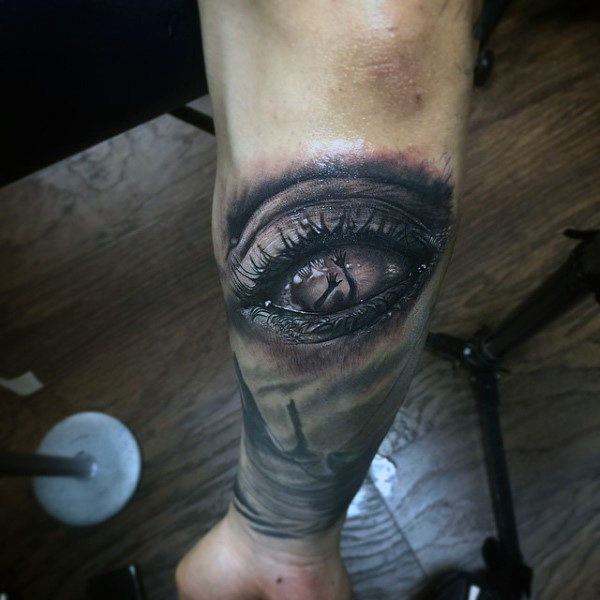 Zastrašujuća tetovaža s jednim okom