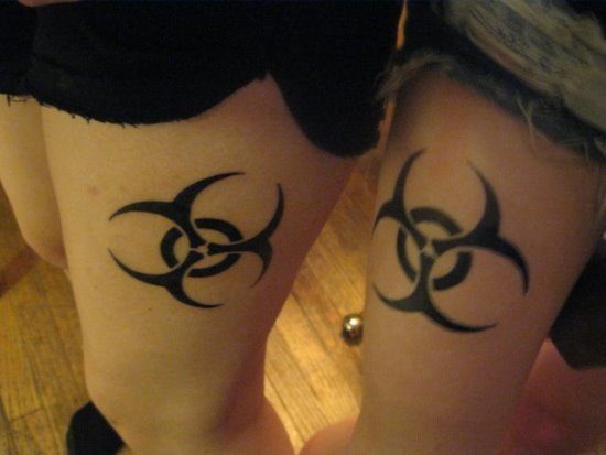 Pora biologinio pavojaus tatuiruotė