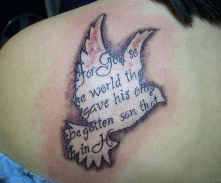 Giovanni 3:16 Versetto inscritto in Dove Tattoo.