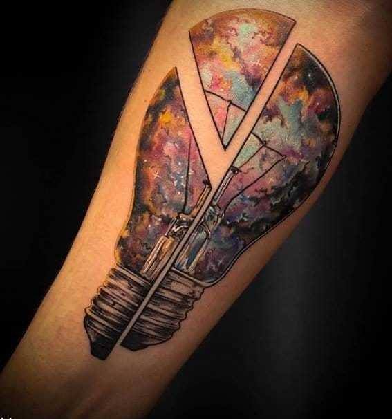 Lampadina rotta tatuaggio per gli uomini