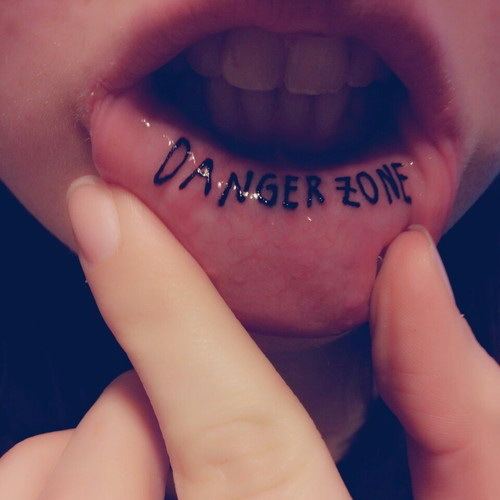 Lūpų tatuiruotė moterims