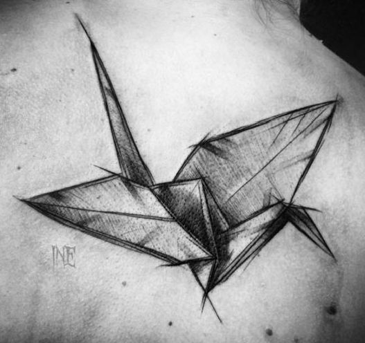 Origami gervės tatuiruotė ant nugaros