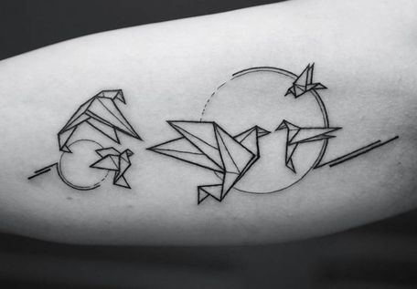 Origami paukščių tatuiruotė ant rankos