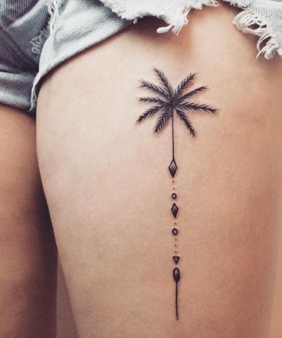 Palmės tatuiruotė ant moters šlaunies