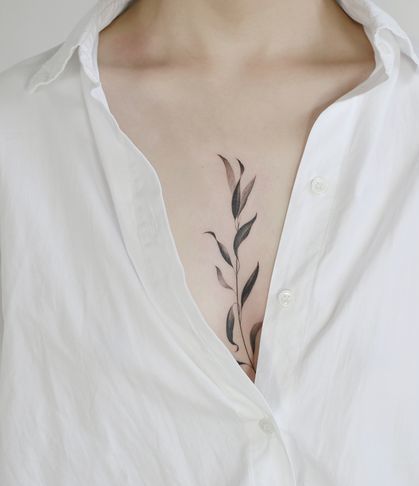 女性の植物の入れ墨