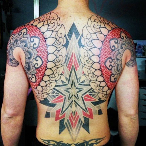 Star Tattoo sur le dos pour les hommes