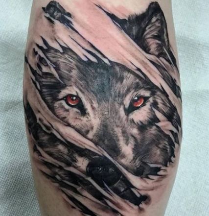 Vilko kaukės tatuiruotė, vaizduojanti galią.