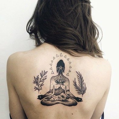 Tatouage De Symbole De Méditation Sur Le Dos Représentant Le Pouvoir.