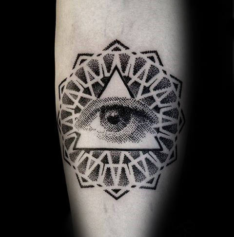 Eye Of Providence Tattoo On Hand Représentant Le Pouvoir.