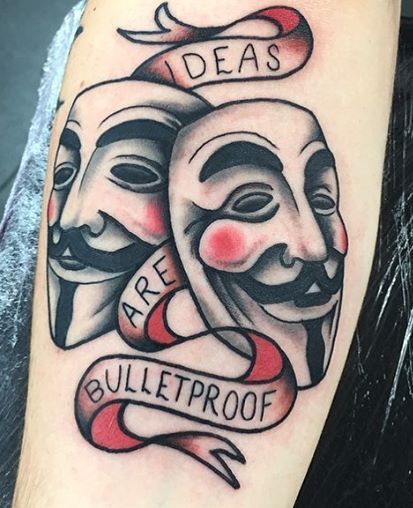 V za Vendetta masku tetovaža pri ruci