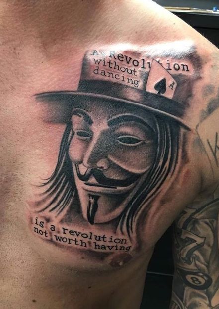 V za Vendetta masku tetovaža s citatom