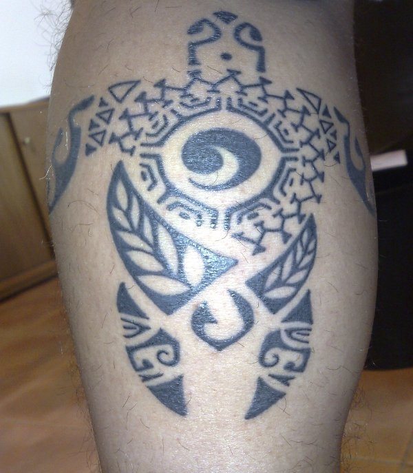Whānautanga tatuiruotė ant kojos