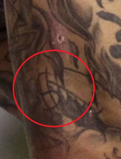 Tatouage signe dollar Aaron