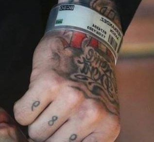 Aaron certains ne tatouent pas