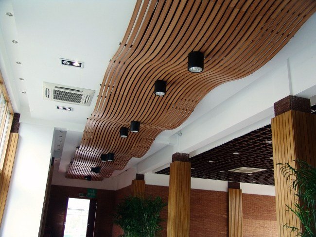 plafoane suspendate panouri din lemn curbate încastrate decorative Panouri suspendate din tavan din lemn curbate lumini decorative încastrate