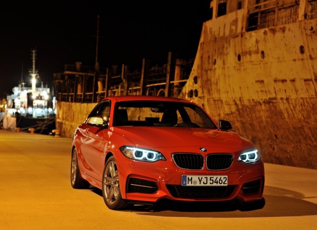 Noua mașină sport BMW M235i 2014 prezentată la Detroit BMW M235i 2014 noua expoziție de culoare roșie