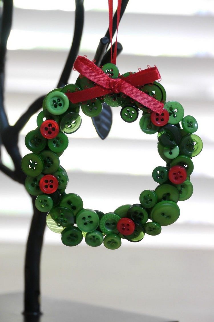 Mini coroană de butoane verzi și roșii Decoruri-Crăciun-de-Advent-coroane-de-flori-verzi-roșii-butoane