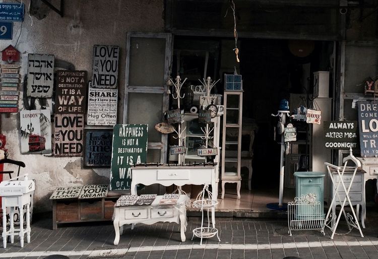 o gamă largă de mobilă de pe piață cumpărarea-mobilierului-picturi-vintage-în-stil-rustic