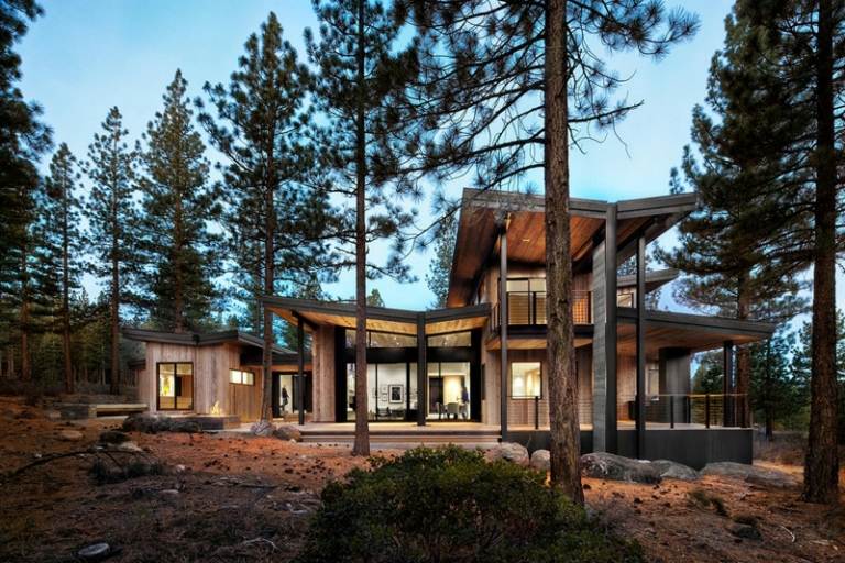 Perete accent din piatră - Casa combină stilul modern și rustic accent perete de piatră california casă pădure