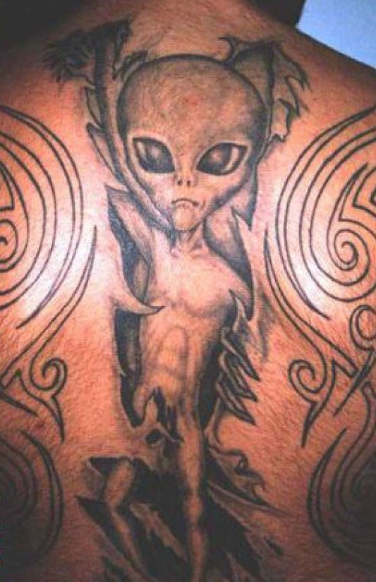 Alien Tattoo zadaj