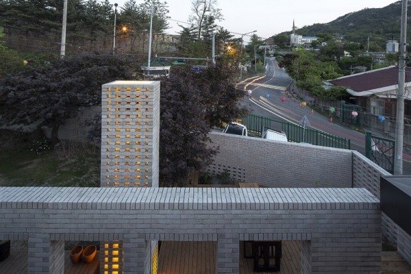 vedere la strada casa veche remodela arhitectura moohoi vedere la stradă remodelare casă veche prin arhitectură moohoi