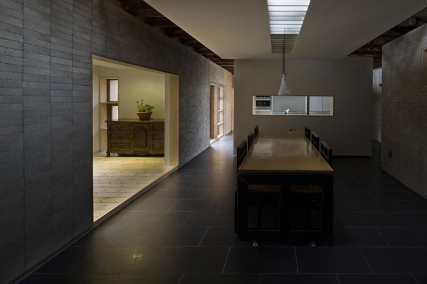 sala de mese placarea cu piatră renovează casa veche arhitectură moohoi sufragerie placare din piatră renovarea vechii case de arhitectură moohoi