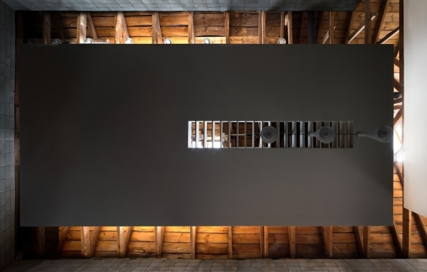 tavan suspendat renovează vechea casă moohoi arhitectură tavan suspendat casă veche renovată prin arhitectură moohoi