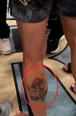 Amanda Nunes Mario tetovaža na lijevoj nozi