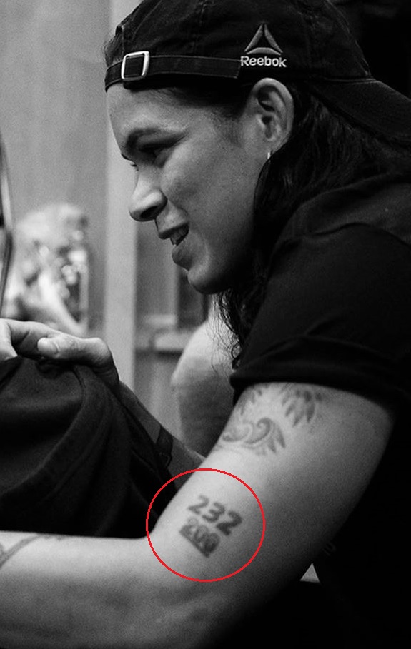 Amanda Nunes tetovaža s brojevima na lijevoj strani tetovaže