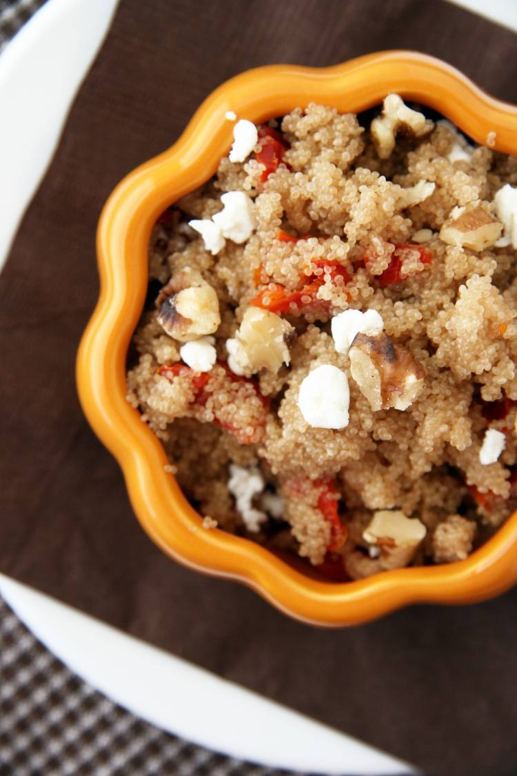 Salată de cuscus amarant cu roșii uscate la soare și brânză de capră salată de amarant cu brânză de capră uscată