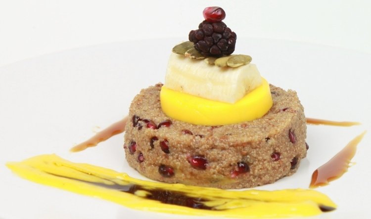 Budinca de amarant cu mango, miere, banane și semințe de rodie sos de amarant-budinca-mango-rodie-miere-banana-sos de mango
