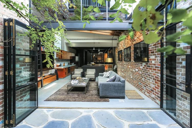Traieste altfel Viață diferită -garage-conversion-loft-character-clincher