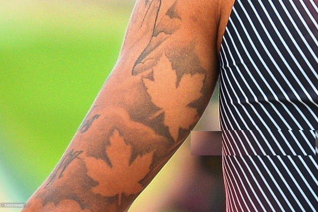 Tatouage de feuilles d'érable d'André De Grasse
