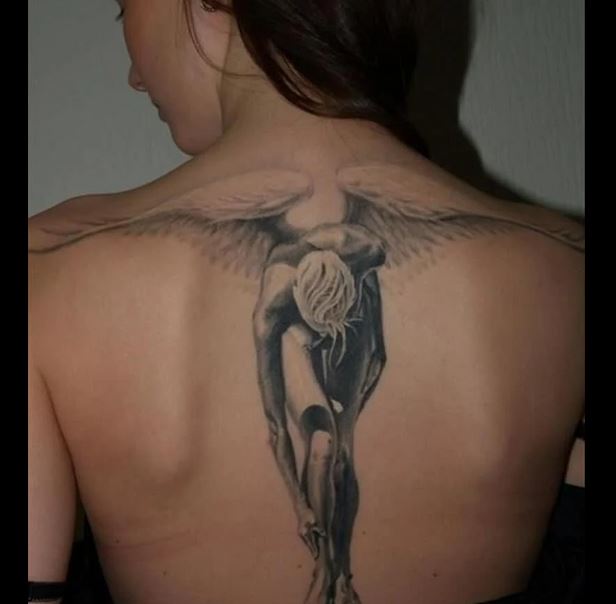 Beau tatouage d'ailes d'ange pour les femmes