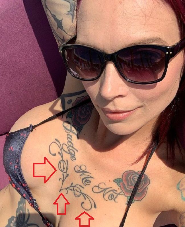 Anna Bell Peaks-Skrinje-tetovaža