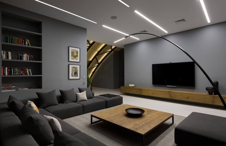 Combinați culoarea antracit cu lemnul într-un interior modern antracit-culoare-mansarda-moderna-apartament-living-tv-canapea-bufet-din-lemn