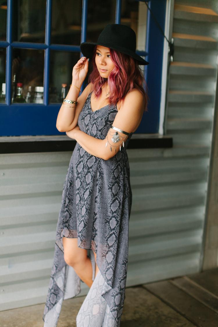 bratari-femei-bijuterii-boho-costum-bijuterii-rochie-gri