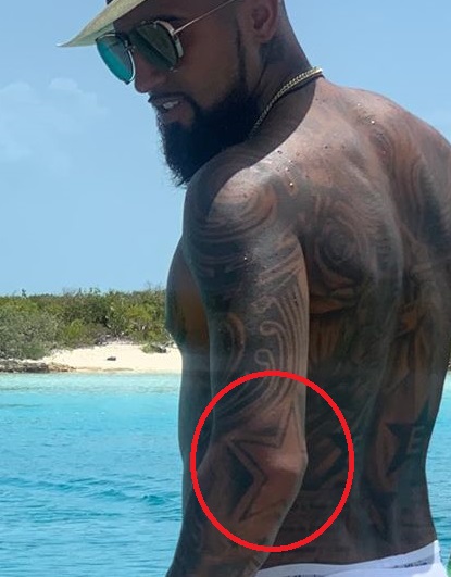 アルトゥーロ左腕肘タトゥー