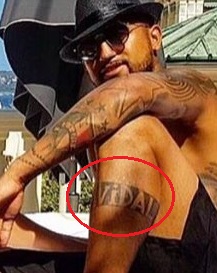 アルトゥーロ左脚タトゥー