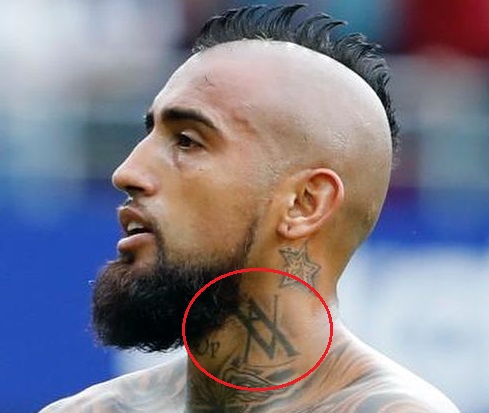 アルトゥーロネックAVタトゥー