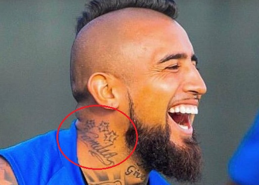 アルトゥーロネックfAMDIAタトゥー