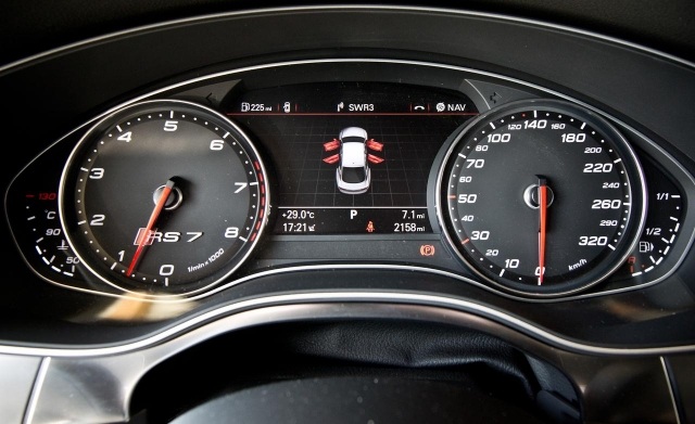 Tabloul de bord al Audi RS7 2014 audi rs7 dashboard coupe