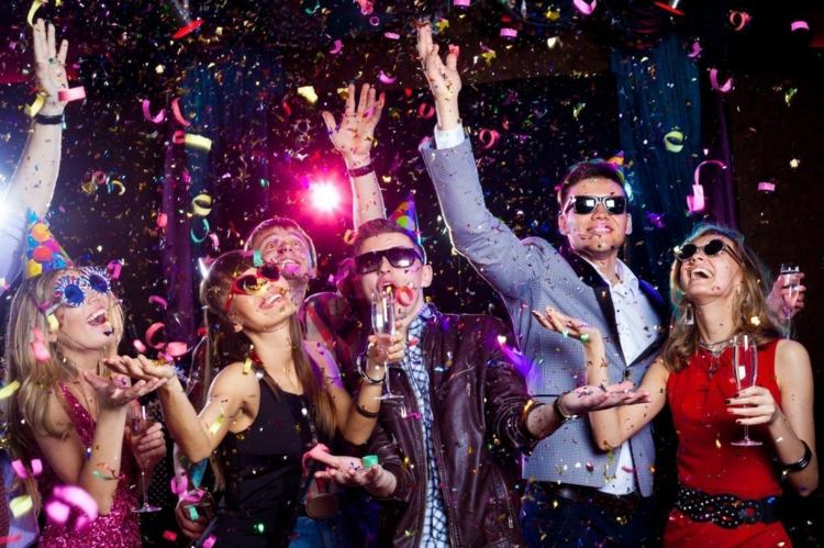 Idei de petrecere de Revelion jocuri amuzante de revelion adulți