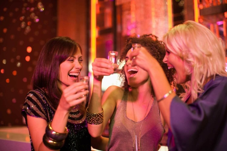 Idei de Revelion Jocuri de băut Reguli Jocuri de Revelion Adulți