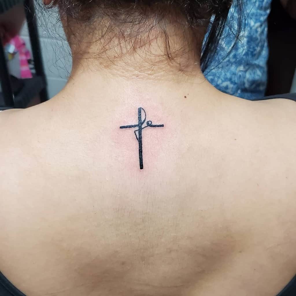Tiny Faith Tattoo per le donne sul collo