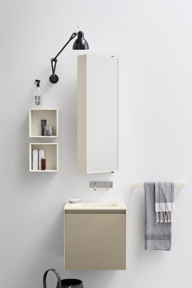 Dulap pentru oglinzi de baie iluminat-mini chiuvetă din Corian-Moode modern-baie-oglindă-dulap-lateral-extragere-funcțional-corian-chiuvetă