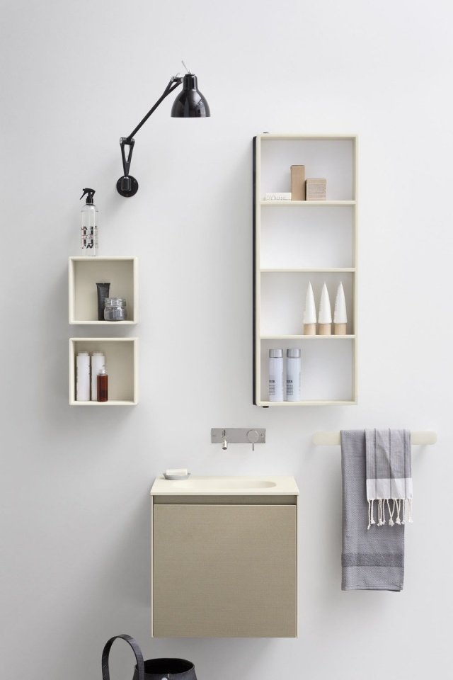 Dulap pentru oglinzi de baie Moode-Set cu raft cub-lavoar Corian Baie-oglindă dulap-moode-rafturi-sistem-raft cub-lampă de perete