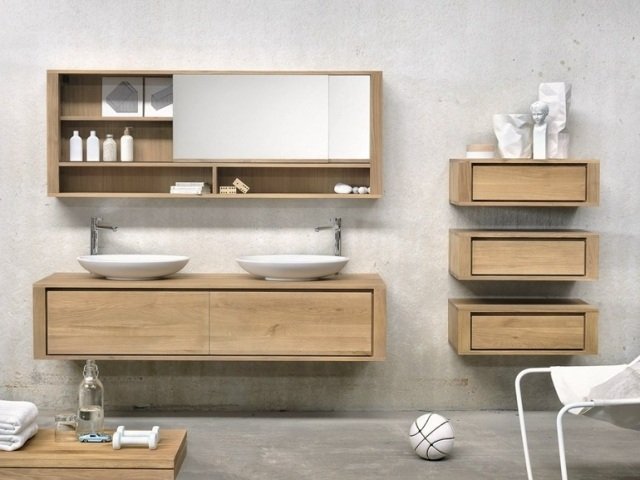 Set de mobilier pentru baie realizat din dulap din oglindă din lemn masiv cu sertare laterale-Ethnicraft Set baie-lemn masiv-oglindă-oglindă laterală dulapuri-perete-agățat-lemn de stejar-Ethnicraft